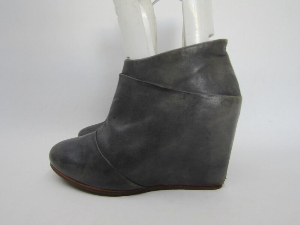 UGG Womens Size 8 M Gray Leather Wedge Zip Ankle Fashion Boots Bootie
